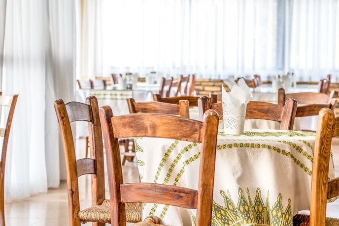 Imagen del bar/restaurante del Hotel Cactus, Larnaca. Foto 2