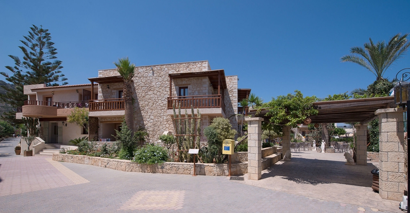 Imagen de los exteriores del Hotel Cactus Royal Resort and Spa. Foto 7