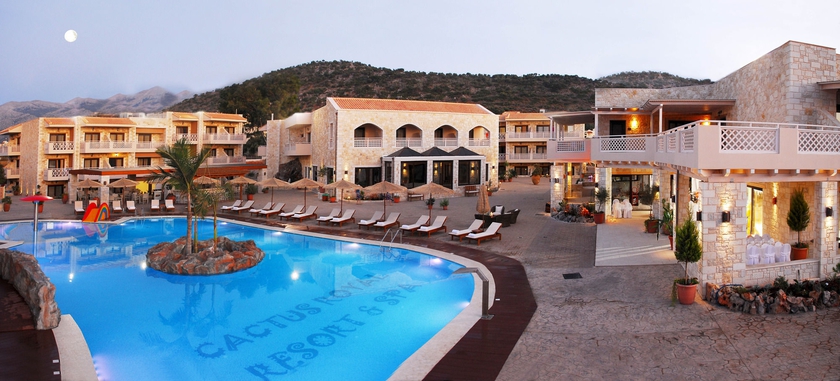 Imagen de la piscina del Hotel Cactus Royal Resort and Spa. Foto 16