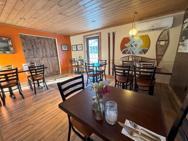 Imagen del bar/restaurante del Hotel Cadence Lodge at Whiteface. Foto 6