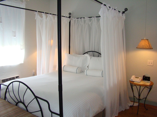 Imagen de la habitación del Hotel Cadet. Foto 7