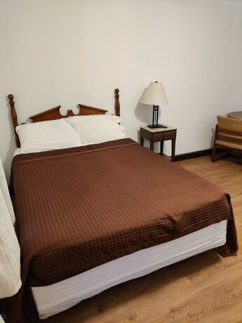 Imagen de la habitación del Hotel Cadet Motel. Foto 17