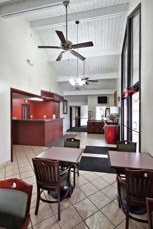 Imagen general del Hotel Cadillac Inn. Foto 6