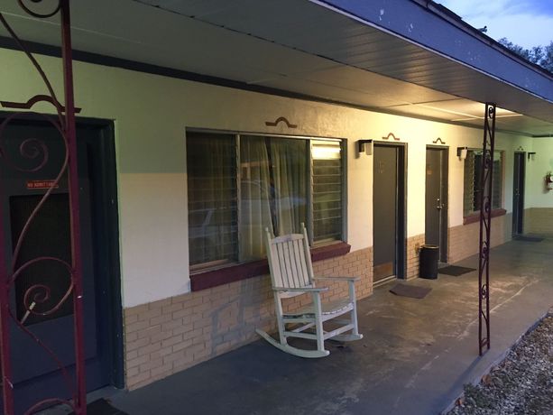 Imagen de los exteriores del Hotel Cadillac Motel Fanning Springs. Foto 17