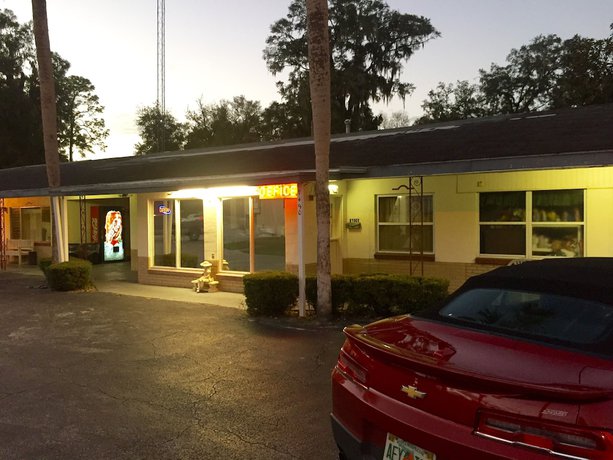 Imagen general del Hotel Cadillac Motel Fanning Springs. Foto 3