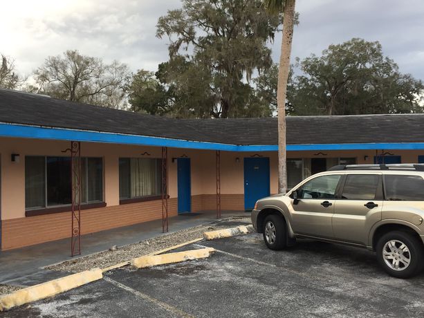 Imagen de los exteriores del Hotel Cadillac Motel Fanning Springs. Foto 18
