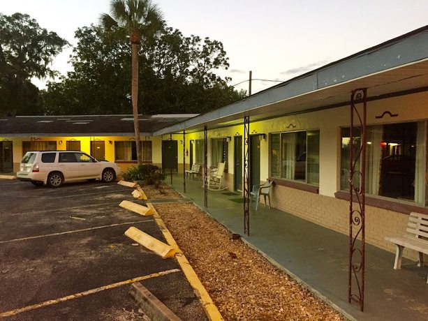 Imagen de los exteriores del Hotel Cadillac Motel Fanning Springs. Foto 20