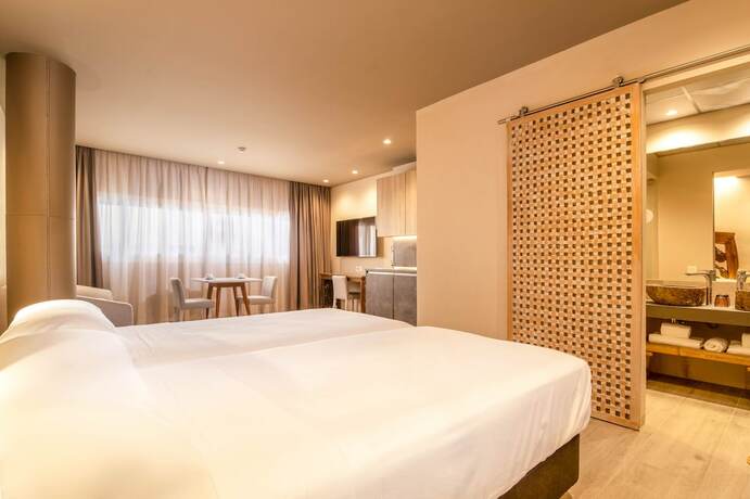 Imagen de la habitación del Hotel Cadiz Bahia Apartmentos. Foto 17