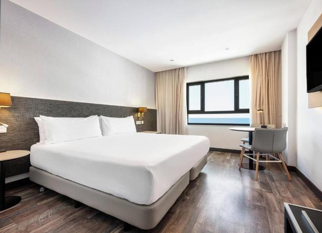 Imagen de la habitación del Hotel Cadiz Paseo del Mar Affiliated By Meli&aacute;. Foto 11
