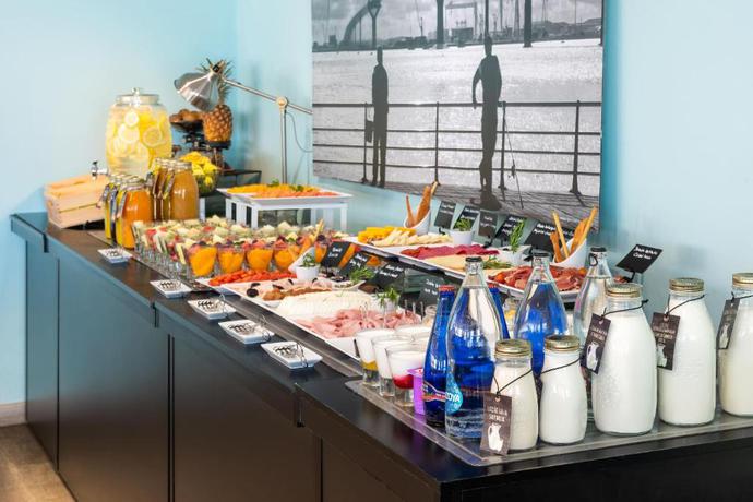 Imagen del bar/restaurante del Hotel Cadiz Paseo del Mar Affiliated By Meli&aacute;. Foto 4