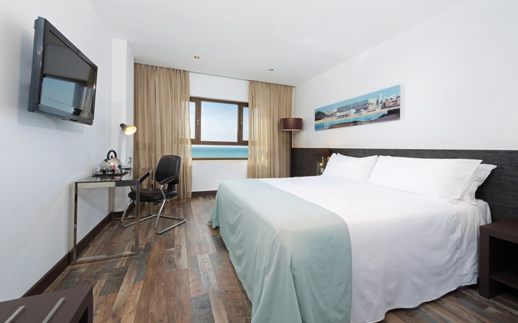 Imagen de la habitación del Hotel Cadiz Paseo del Mar by Melia. Foto 10