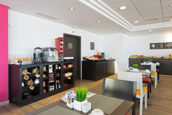 Imagen del bar/restaurante del Hotel Cadiz Paseo del Mar by Melia. Foto 5