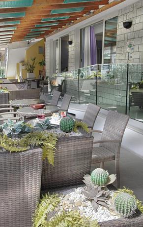 Imagen de los exteriores del Hotel Cadiz, Viserbella. Foto 7