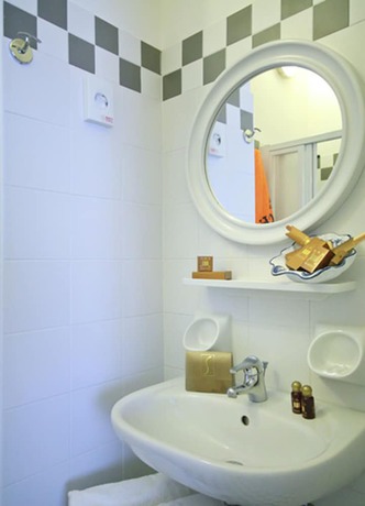 Imagen de la habitación del Hotel Cadiz, Viserbella. Foto 6