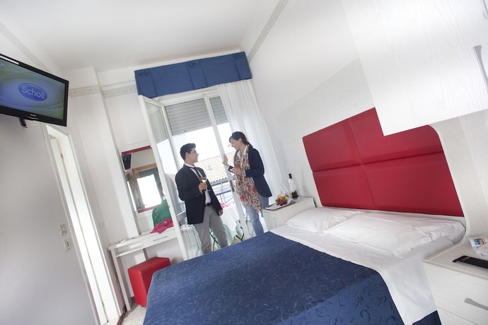 Imagen de la habitación del Hotel Cadiz, Viserbella. Foto 10