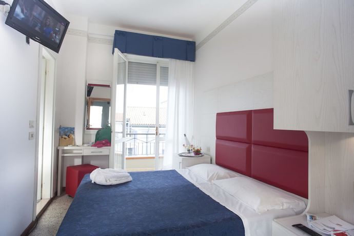Imagen de la habitación del Hotel Cadiz, Viserbella. Foto 16