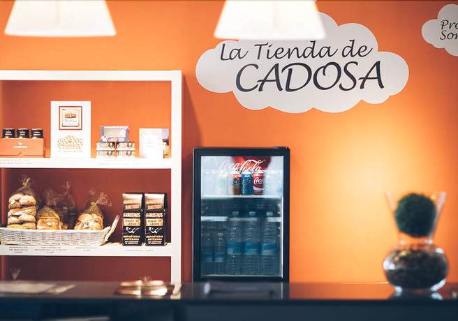 Imagen del bar/restaurante del Hotel Cadosa. Foto 3