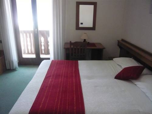 Imagen de la habitación del Hotel Cadria. Foto 8