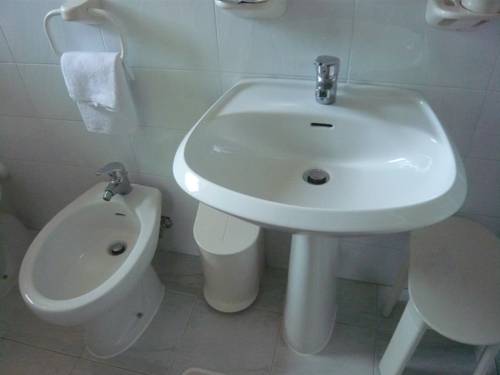 Imagen de la habitación del Hotel Cadria. Foto 9