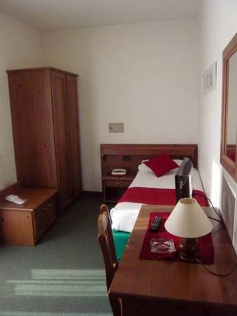 Imagen de la habitación del Hotel Cadria. Foto 10