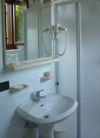 Imagen de la habitación del Hotel Cadria. Foto 11