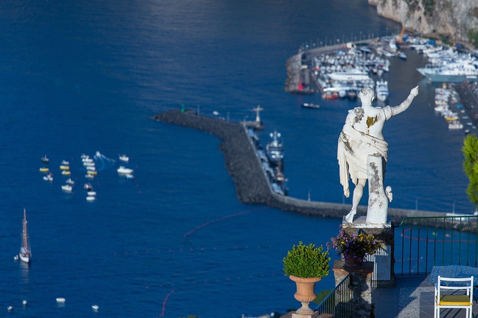 Imagen de los exteriores del Hotel Caesar Augustus, Relais and Chateaux. Foto 13