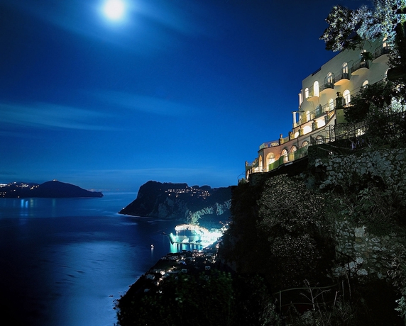 Imagen de los exteriores del Hotel Caesar Augustus, Relais and Chateaux. Foto 14