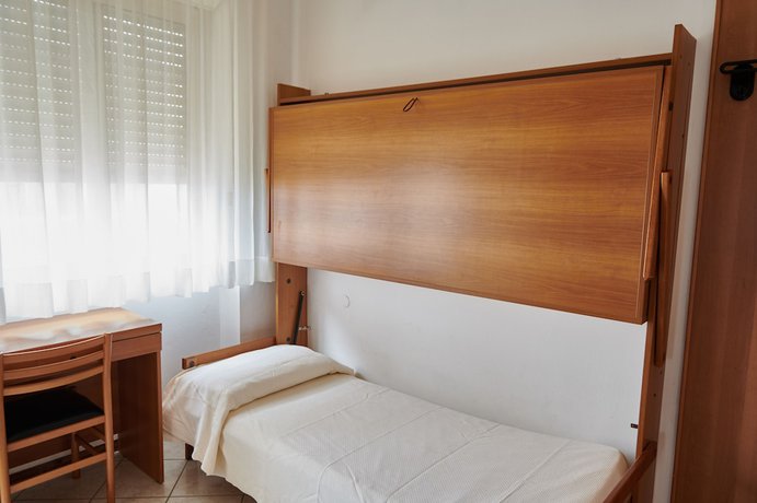 Imagen de la habitación del Hotel Caesar (Bed and Breakfast). Foto 9