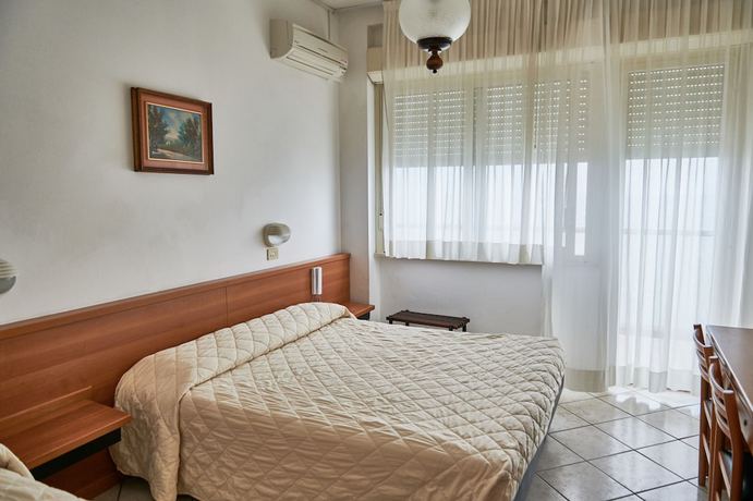Imagen de la habitación del Hotel Caesar (Bed and Breakfast). Foto 13