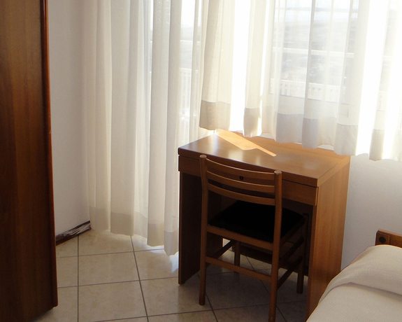 Imagen de la habitación del Hotel Caesar (Bed and Breakfast). Foto 15