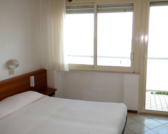 Imagen de la habitación del Hotel Caesar (Bed and Breakfast). Foto 16