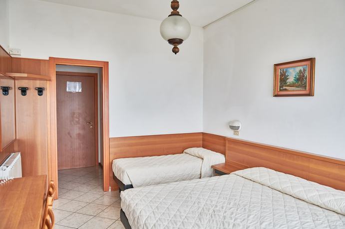Imagen de la habitación del Hotel Caesar (Bed and Breakfast). Foto 19