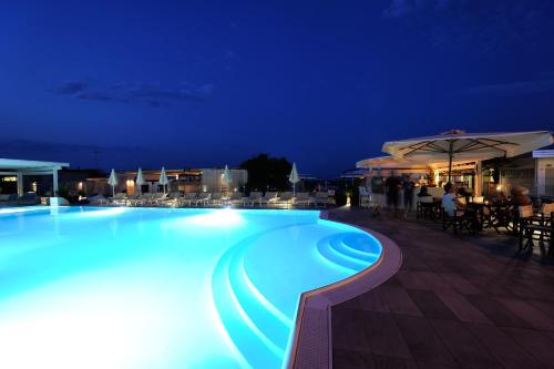 Imagen de la piscina del Hotel Caesar, Lido di Savio. Foto 4