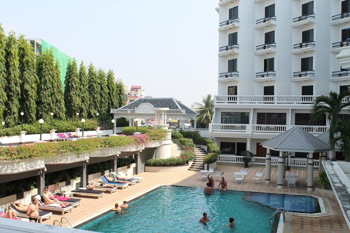 Imagen de la piscina del Hotel Caesar Palace, Central Pattaya. Foto 13