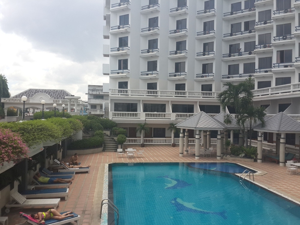 Imagen de la piscina del Hotel Caesar Palace, Pattaya. Foto 15