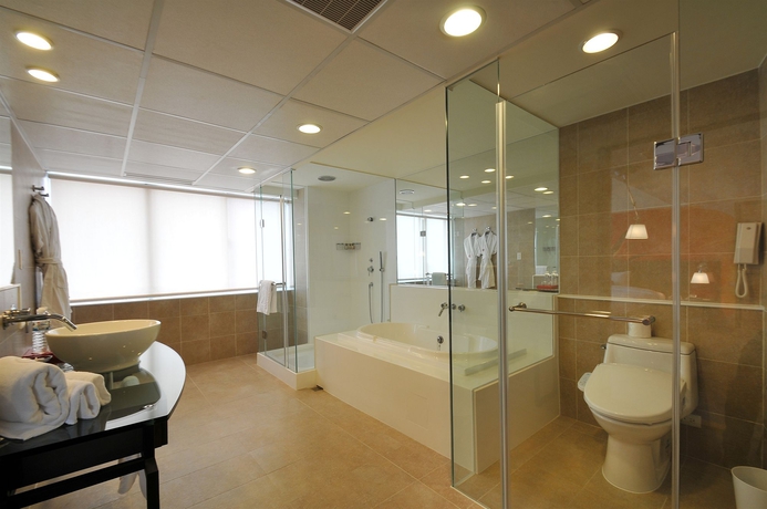 Imagen de la habitación del Hotel Caesar Park Taipei. Foto 5