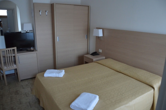 Imagen de la habitación del Hotel Caesar, Pesaro. Foto 5