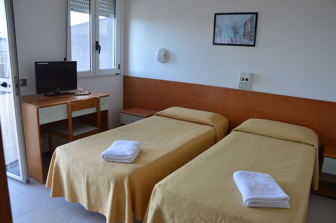 Imagen de la habitación del Hotel Caesar, Pesaro. Foto 6
