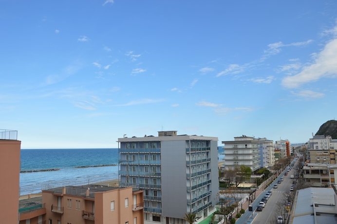 Imagen de la habitación del Hotel Caesar, Pesaro. Foto 9