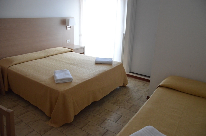 Imagen de la habitación del Hotel Caesar, Pesaro. Foto 10