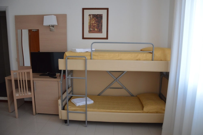 Imagen de la habitación del Hotel Caesar, Pesaro. Foto 12