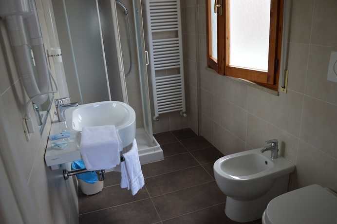 Imagen de la habitación del Hotel Caesar, Pesaro. Foto 15