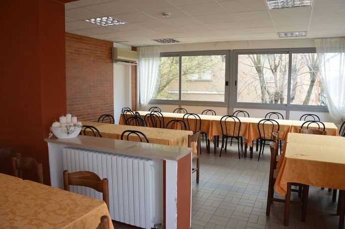 Imagen del bar/restaurante del Hotel Caesar, Pesaro. Foto 2