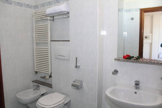 Imagen de la habitación del Hotel Caesar, Portoverde. Foto 15
