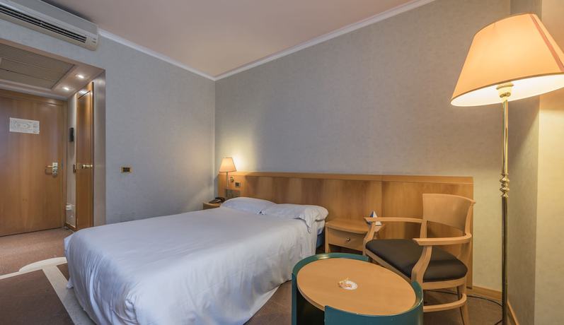 Imagen de la habitación del Hotel Caesar's. Foto 5