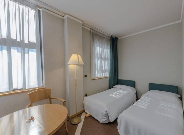 Imagen de la habitación del Hotel Caesar's. Foto 8