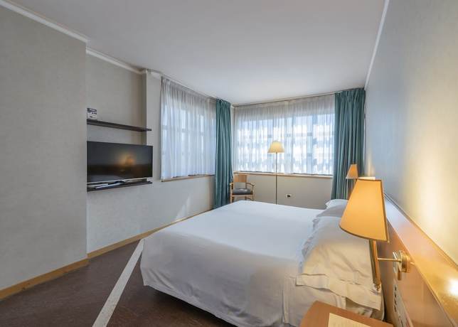 Imagen de la habitación del Hotel Caesar's. Foto 10