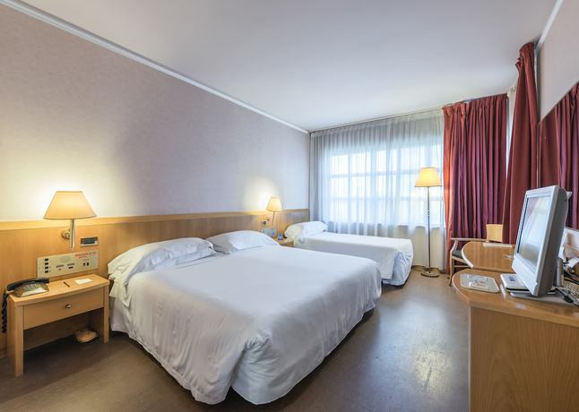 Imagen de la habitación del Hotel Caesar's. Foto 14