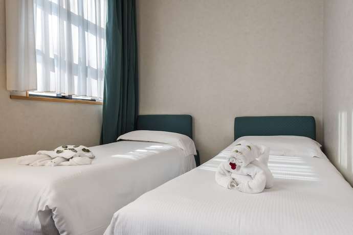 Imagen de la habitación del Hotel Caesar's. Foto 15