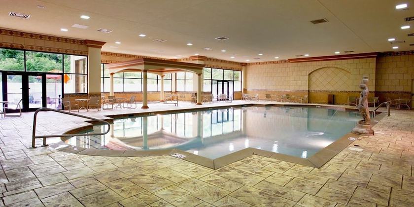 Imagen de la piscina del Hotel Caesars Southern Indiana and Casino - A Caesars Rewards Destination. Foto 18